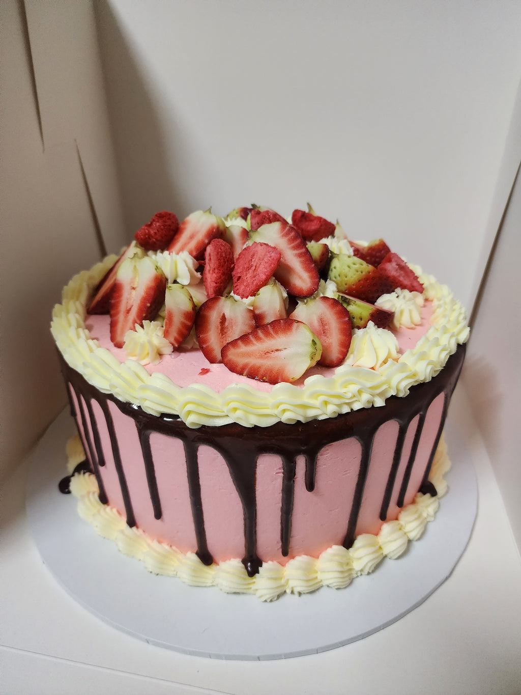 Strawberries and cream cake (GF + Vegan)