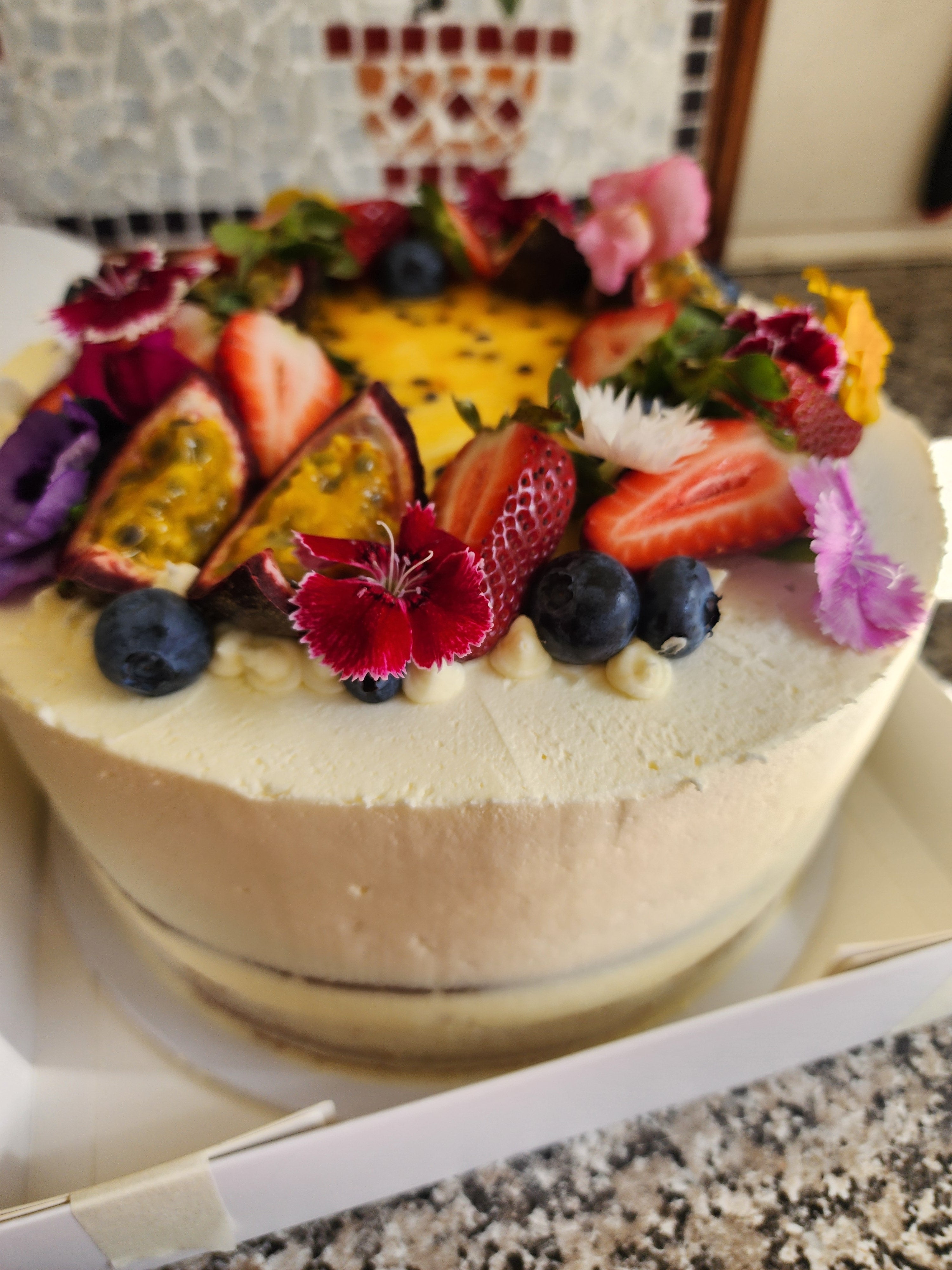 Pavlova style cake (GF + Vegan)