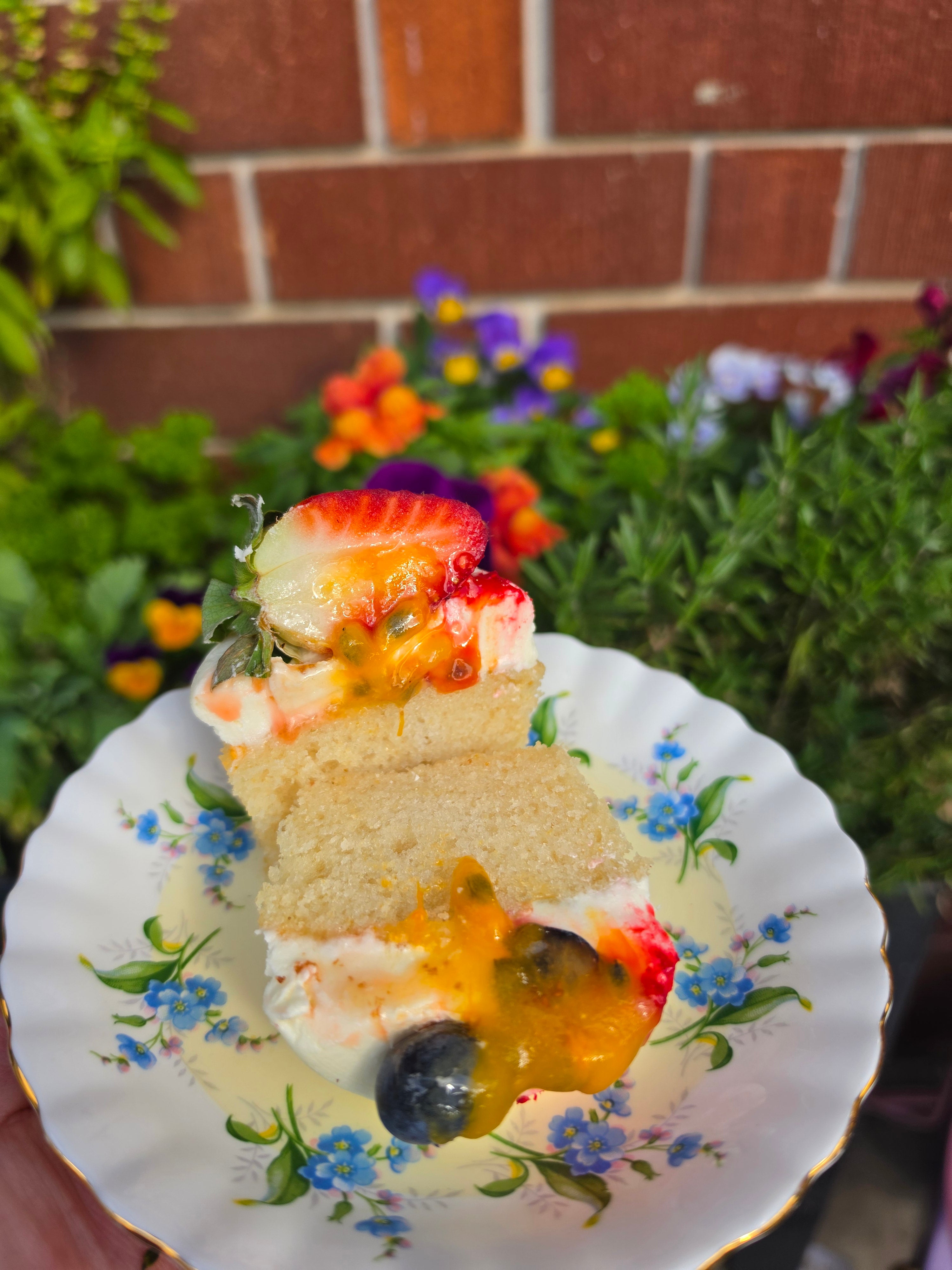 Pavlova style cupcakes