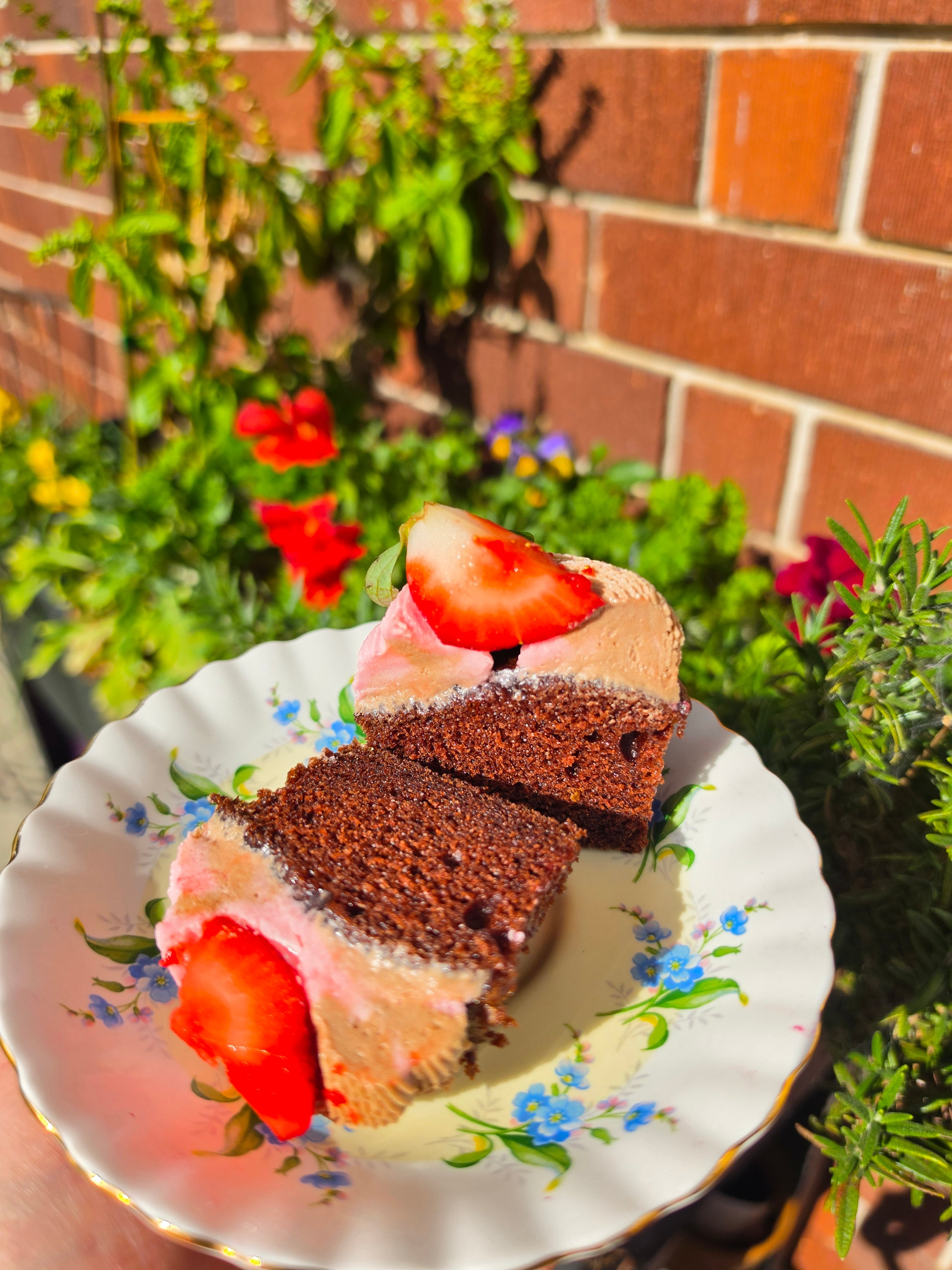 Choc strawberry cupcake (GF + Vegan)