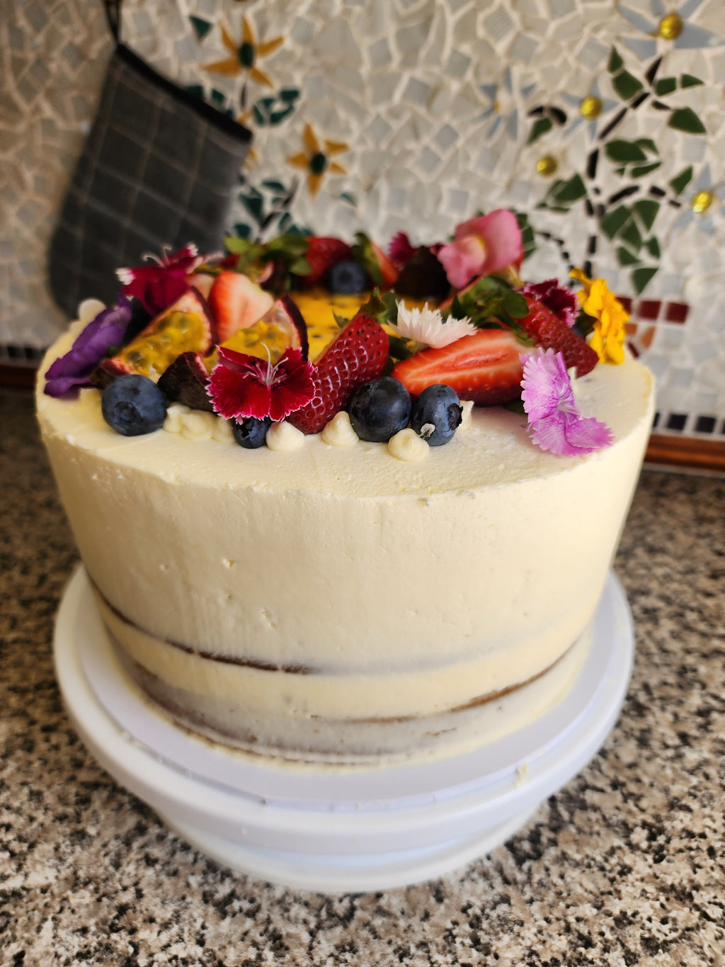 Pavlova style cake (GF + Vegan)