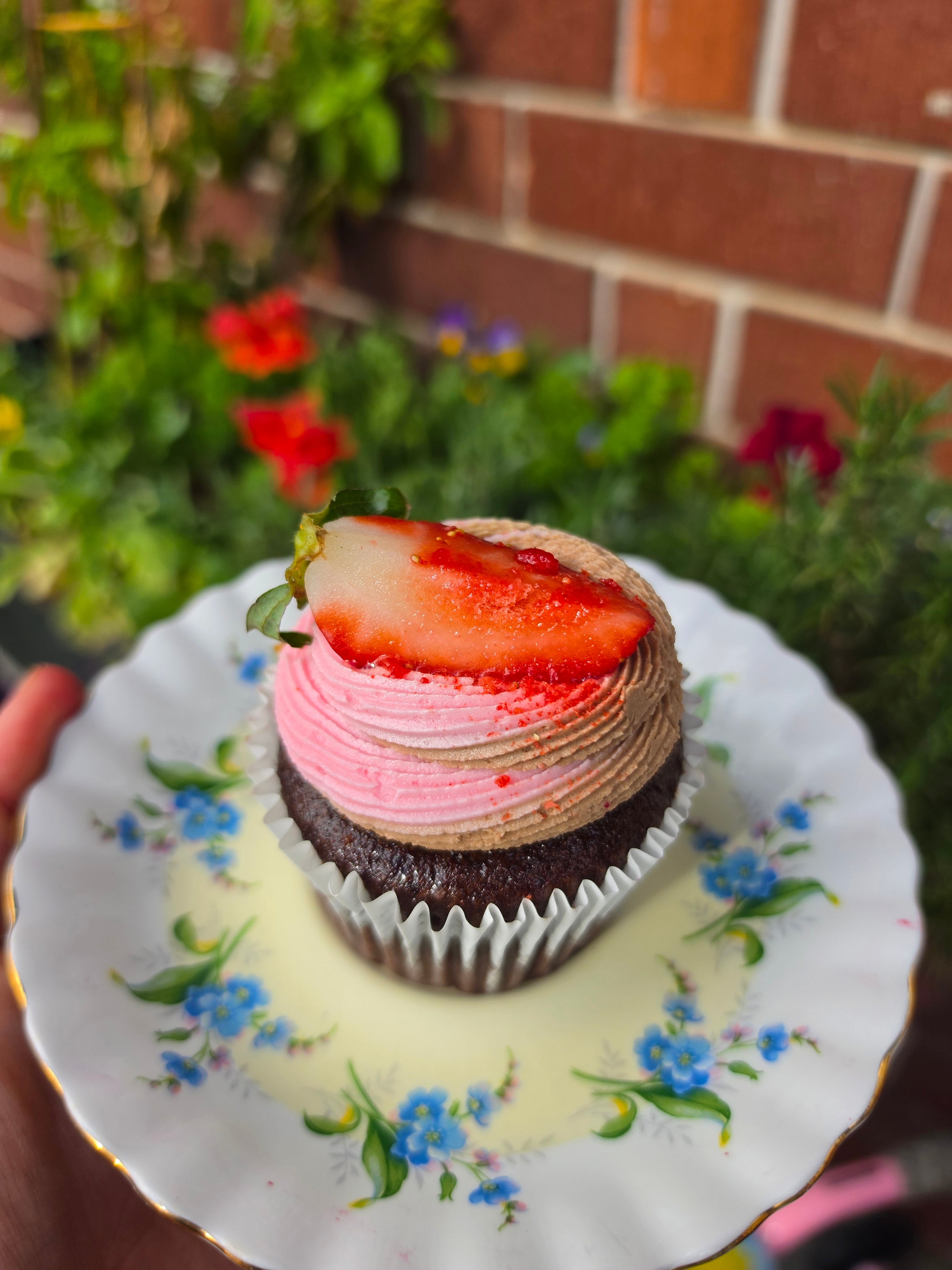 Choc strawberry cupcake (GF + Vegan)