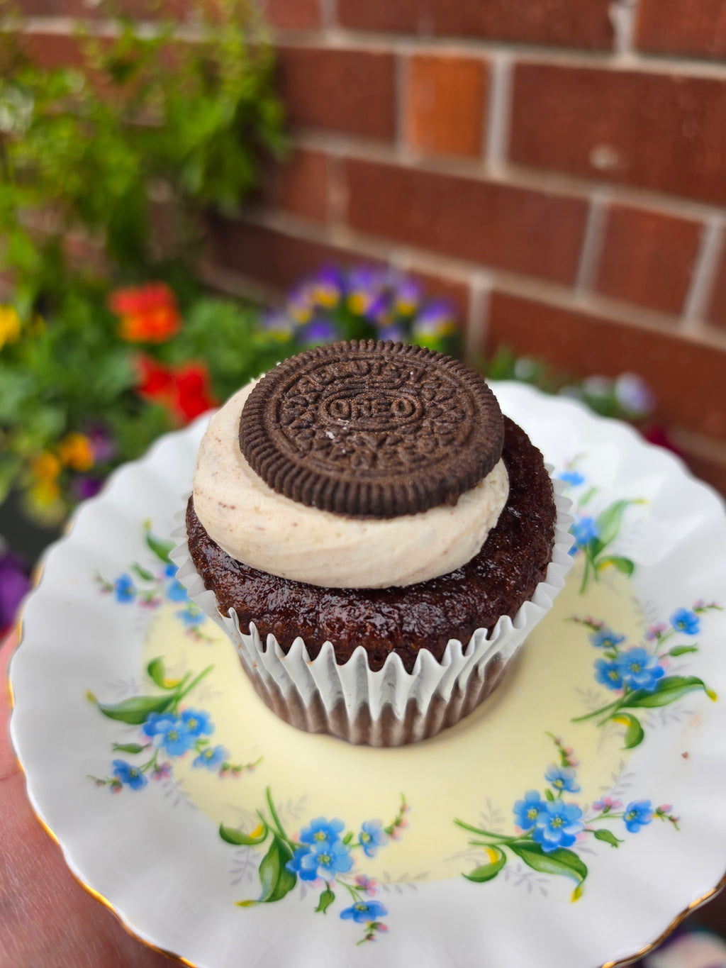 Oreo Cookies and cream cupcake (GF + Vegan)