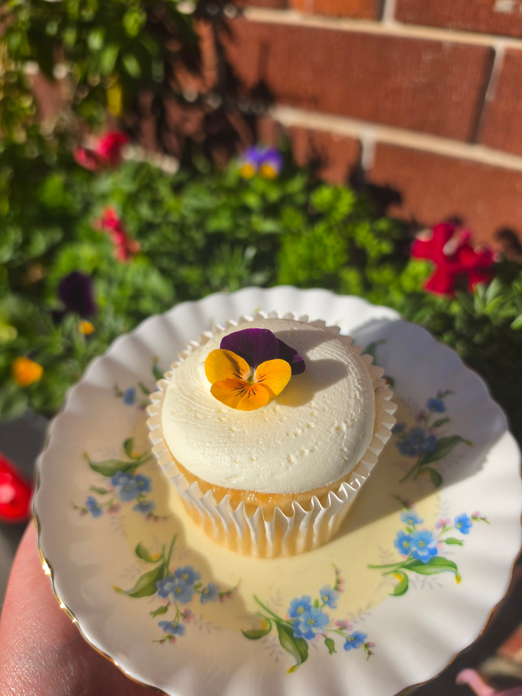 Edible Flower cupcakes (GF + Vegan)
