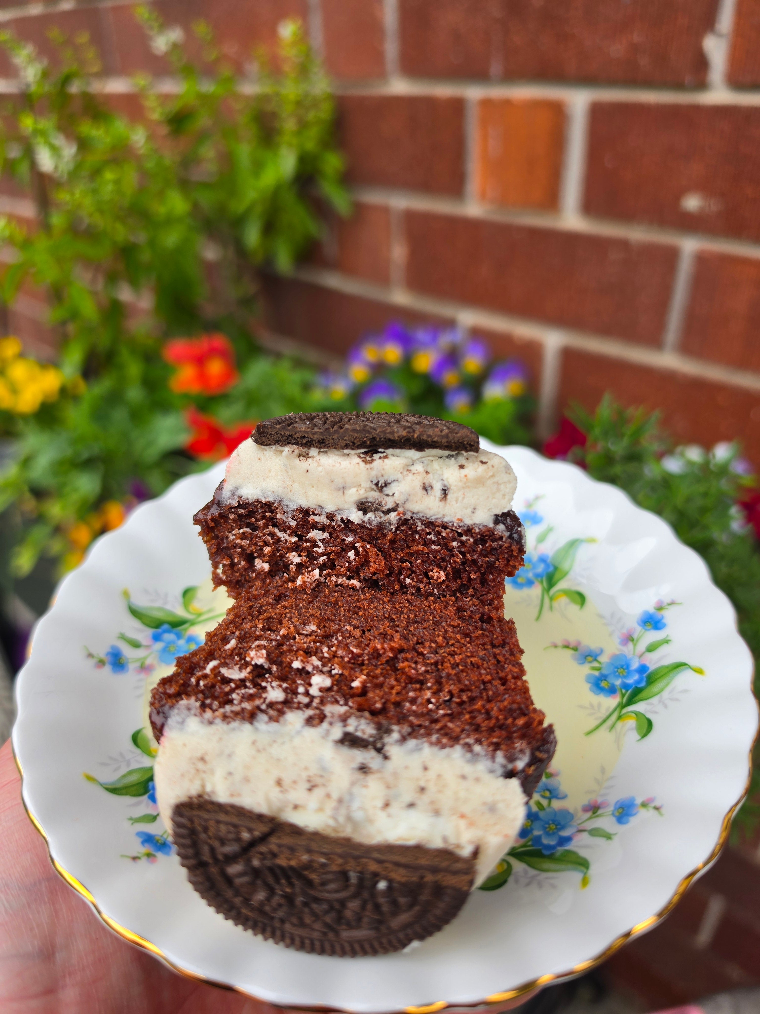 Oreo Cookies and cream cupcake (GF + Vegan)